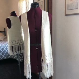 VERY NICE POOF VEST WITH FRINGE